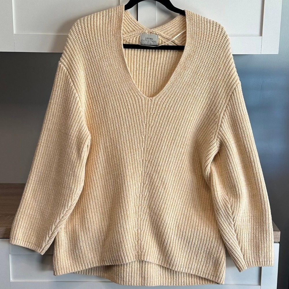 UO Sweater Womens S Cream VNeck Chunky Ribbed Knit Oversized Pullover Minimalist